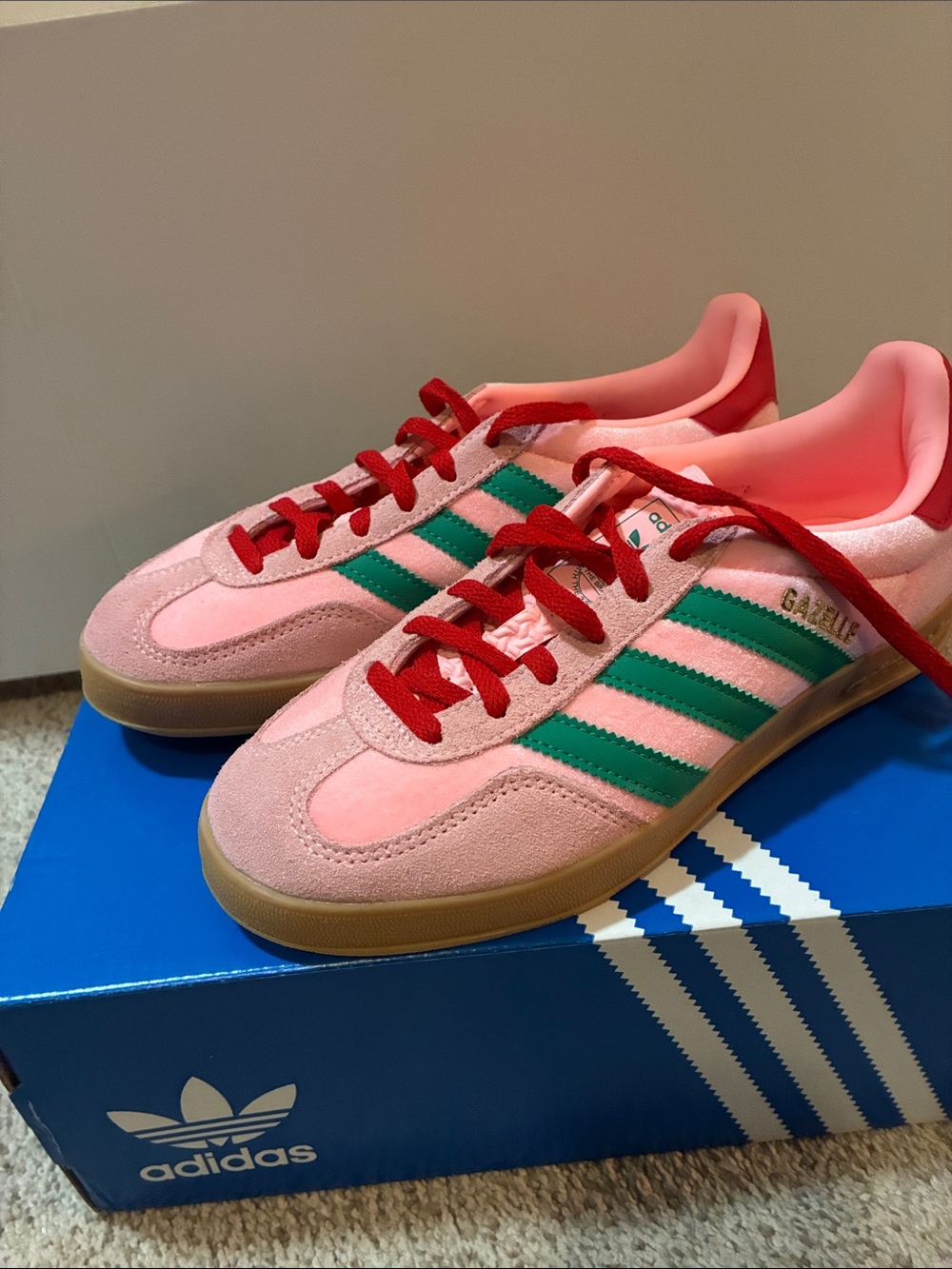 Women’s NWT gazelle pink/green/red sneakers